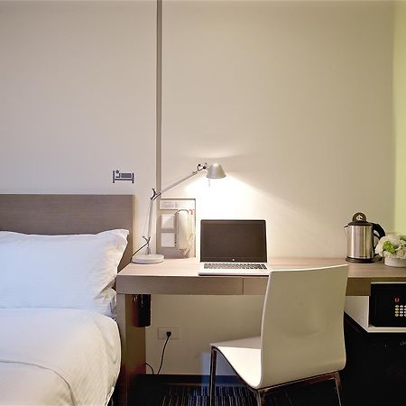 Just Sleep - Lin Sen Hotel Taipei Bagian luar foto