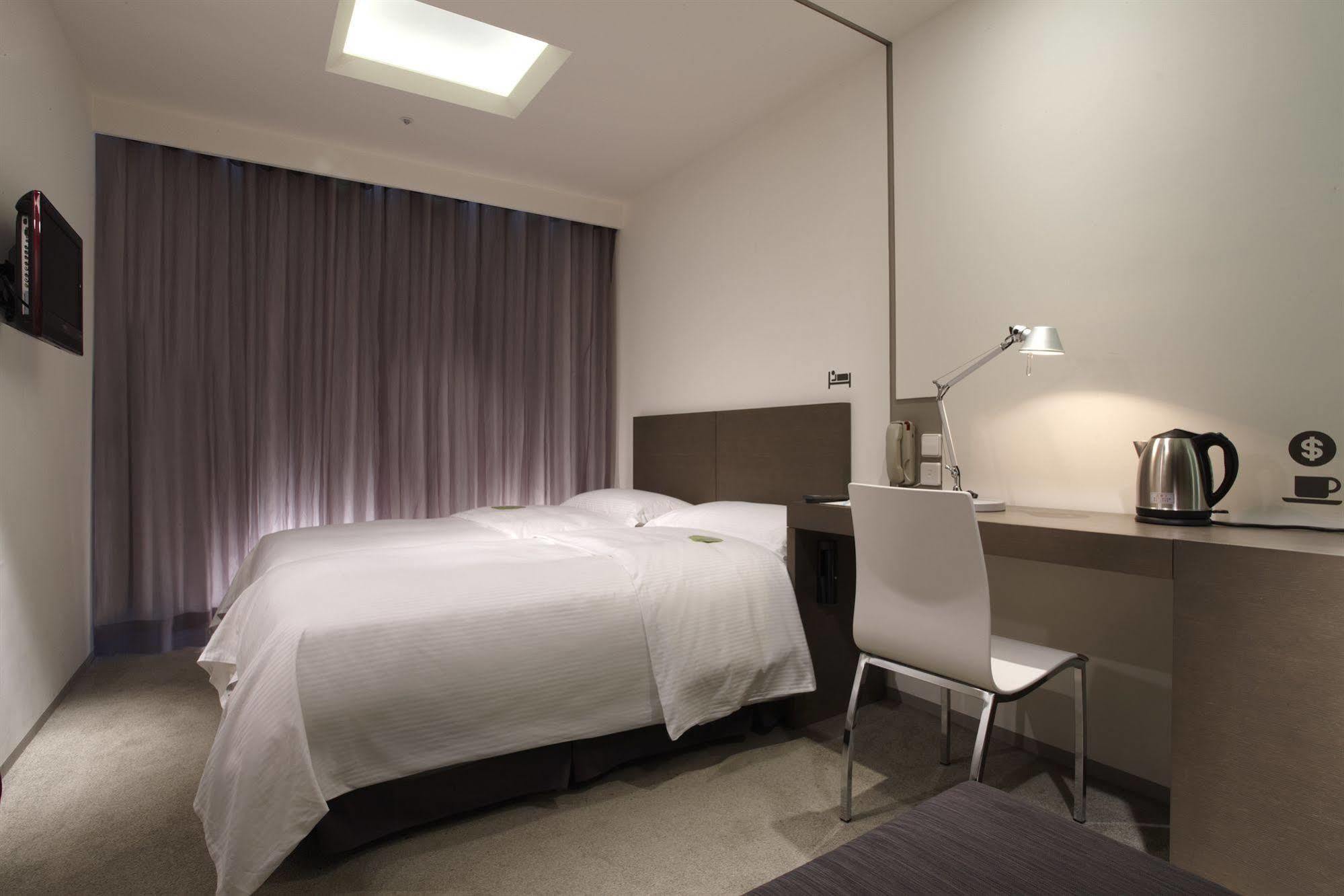 Just Sleep - Lin Sen Hotel Taipei Bagian luar foto